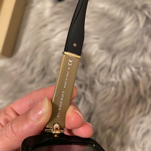 Brand New beautiful Burberry Sunglasses - Picture 3 of 10